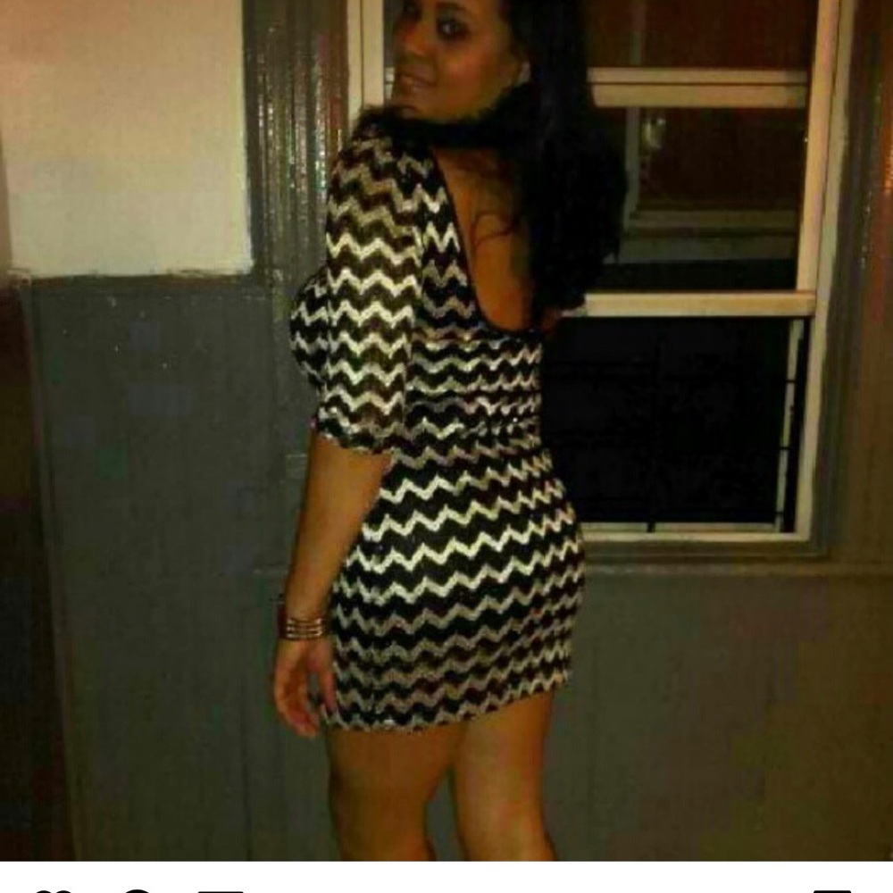Cute little dress. Perfect for the holiday now.